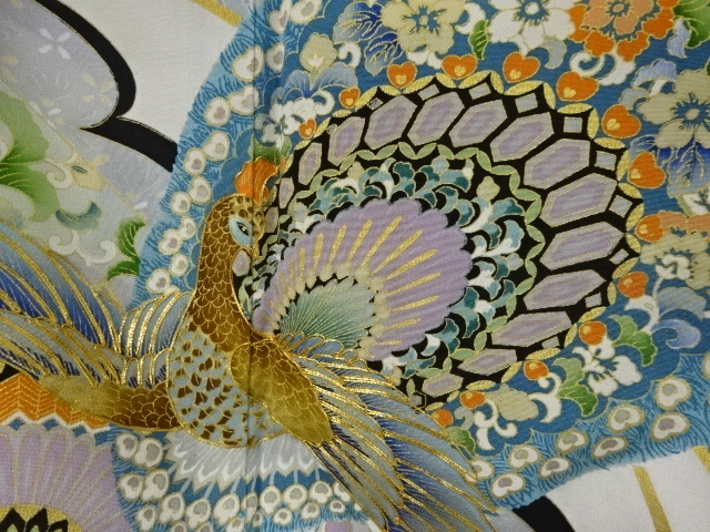 アンティーク　金彩孔雀に花模様刺繍留袖(比翼付き)